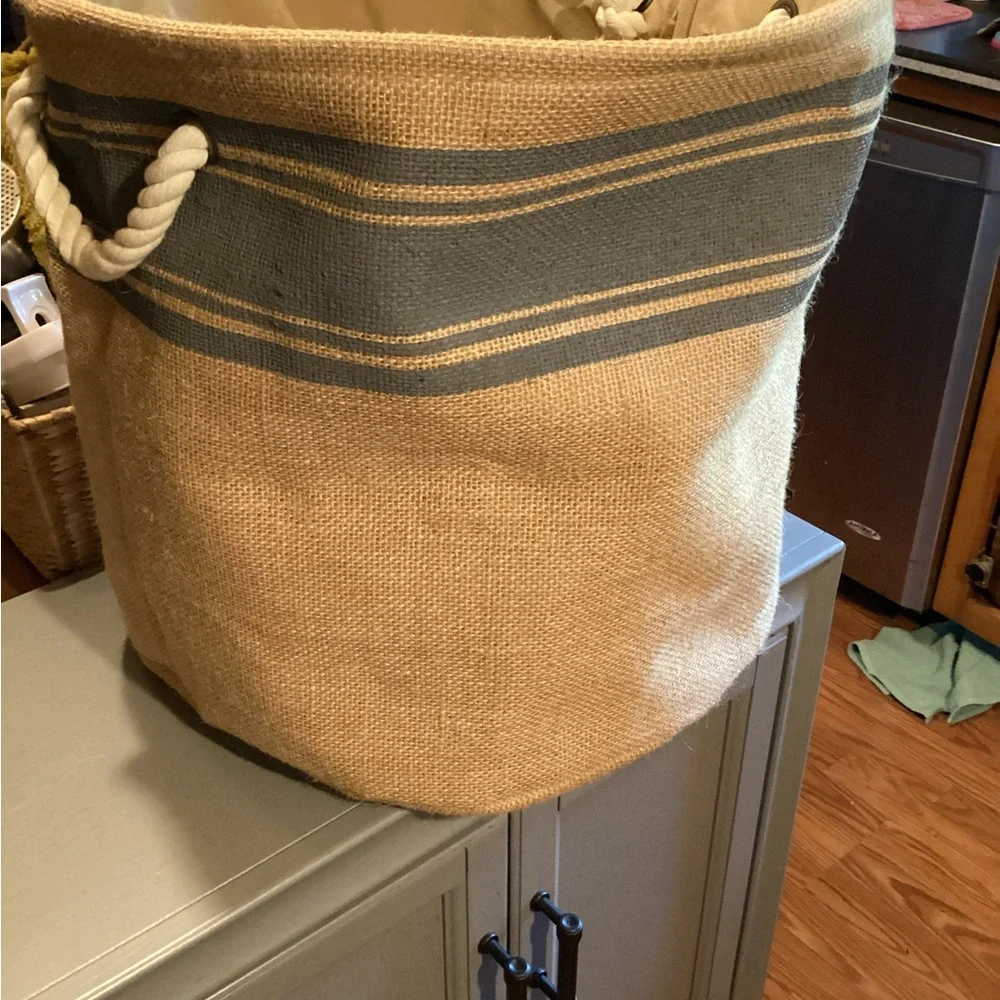 Large collapsible bin / basket - Picture 2 of 6